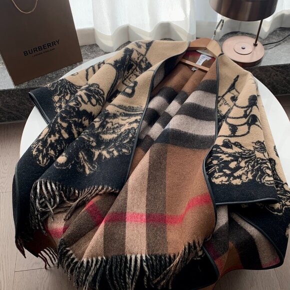 Burberry Reversible Stylish Tan and Black Women's Shawl - Picture 3 of 8